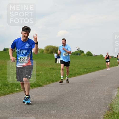 10.05.2026 - 8. Wedeler Halbmarathon Dr. Thomas Lammeyer http://msf.ph/oto/9702506 10.05.2026 11:47:41 Laufen 700, 999 meine-sportfotos.de