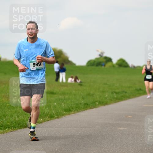 10.05.2026 - 8. Wedeler Halbmarathon Dr. Thomas Lammeyer http://msf.ph/oto/9702512 10.05.2026 11:47:43 Laufen 999 meine-sportfotos.de