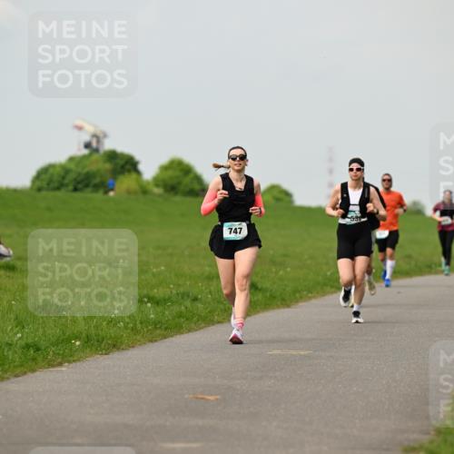 10.05.2026 - 8. Wedeler Halbmarathon Dr. Thomas Lammeyer http://msf.ph/oto/9702518 10.05.2026 11:47:44 Laufen 747 meine-sportfotos.de