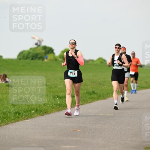 10.05.2026 - 8. Wedeler Halbmarathon Dr. Thomas Lammeyer http://msf.ph/oto/9702524 10.05.2026 11:47:45 Laufen 747, 538 meine-sportfotos.de