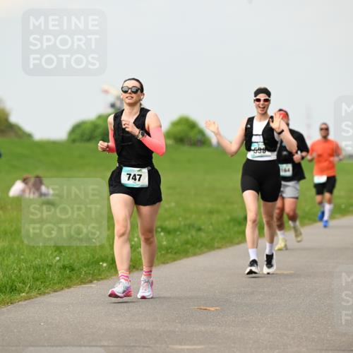 10.05.2026 - 8. Wedeler Halbmarathon Dr. Thomas Lammeyer http://msf.ph/oto/9702536 10.05.2026 11:47:47 Laufen 747, 164 meine-sportfotos.de