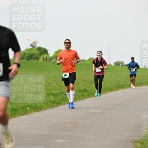 10.05.2026 - 8. Wedeler Halbmarathon Dr. Thomas Lammeyer http://msf.ph/oto/9702563 10.05.2026 11:47:52 Laufen 2164, 324, 746 meine-sportfotos.de