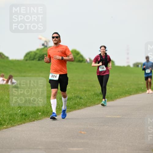 10.05.2026 - 8. Wedeler Halbmarathon Dr. Thomas Lammeyer http://msf.ph/oto/9702571 10.05.2026 11:47:53 Laufen 324, 746 meine-sportfotos.de