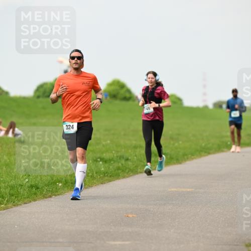 10.05.2026 - 8. Wedeler Halbmarathon Dr. Thomas Lammeyer http://msf.ph/oto/9702574 10.05.2026 11:47:54 Laufen 324, 746 meine-sportfotos.de