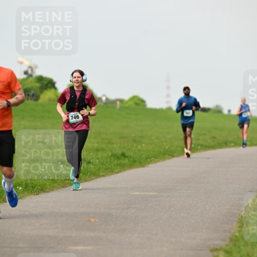 10.05.2026 - 8. Wedeler Halbmarathon Dr. Thomas Lammeyer http://msf.ph/oto/9702576 10.05.2026 11:47:55 Laufen 324, 722, 746 meine-sportfotos.de