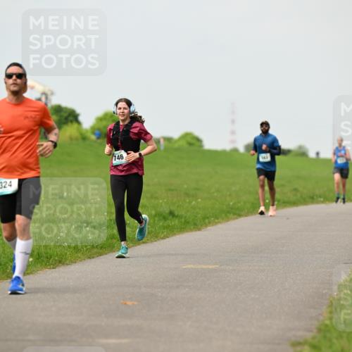 10.05.2026 - 8. Wedeler Halbmarathon Dr. Thomas Lammeyer http://msf.ph/oto/9702577 10.05.2026 11:47:55 Laufen 324, 746 meine-sportfotos.de