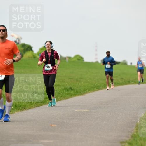 10.05.2026 - 8. Wedeler Halbmarathon Dr. Thomas Lammeyer http://msf.ph/oto/9702578 10.05.2026 11:47:55 Laufen 324, 746 meine-sportfotos.de