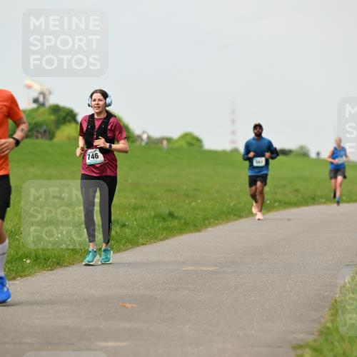 10.05.2026 - 8. Wedeler Halbmarathon Dr. Thomas Lammeyer http://msf.ph/oto/9702580 10.05.2026 11:47:55 Laufen 324, 746 meine-sportfotos.de