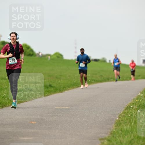 10.05.2026 - 8. Wedeler Halbmarathon Dr. Thomas Lammeyer http://msf.ph/oto/9702583 10.05.2026 11:47:56 Laufen 722, 746 meine-sportfotos.de