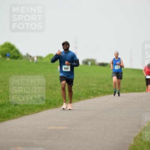 10.05.2026 - 8. Wedeler Halbmarathon Dr. Thomas Lammeyer http://msf.ph/oto/9702596 10.05.2026 11:47:58 Laufen 583, 972 meine-sportfotos.de