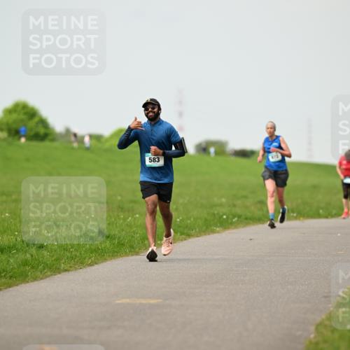 10.05.2026 - 8. Wedeler Halbmarathon Dr. Thomas Lammeyer http://msf.ph/oto/9702597 10.05.2026 11:47:58 Laufen 583 meine-sportfotos.de