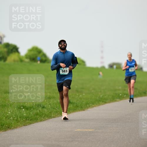 10.05.2026 - 8. Wedeler Halbmarathon Dr. Thomas Lammeyer http://msf.ph/oto/9702609 10.05.2026 11:48:00 Laufen 583 meine-sportfotos.de