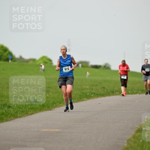 10.05.2026 - 8. Wedeler Halbmarathon Dr. Thomas Lammeyer http://msf.ph/oto/9702614 10.05.2026 11:48:04 Laufen 972 meine-sportfotos.de