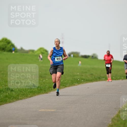 10.05.2026 - 8. Wedeler Halbmarathon Dr. Thomas Lammeyer http://msf.ph/oto/9702616 10.05.2026 11:48:04 Laufen 972 meine-sportfotos.de