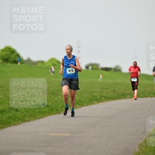 10.05.2026 - 8. Wedeler Halbmarathon Dr. Thomas Lammeyer http://msf.ph/oto/9702617 10.05.2026 11:48:04 Laufen 972 meine-sportfotos.de