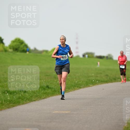 10.05.2026 - 8. Wedeler Halbmarathon Dr. Thomas Lammeyer http://msf.ph/oto/9702621 10.05.2026 11:48:05 Laufen 972 meine-sportfotos.de
