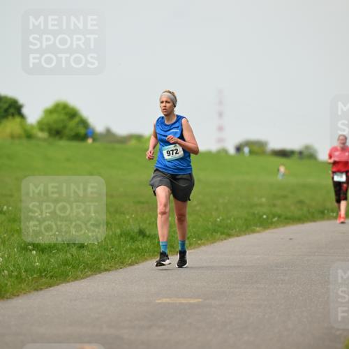 10.05.2026 - 8. Wedeler Halbmarathon Dr. Thomas Lammeyer http://msf.ph/oto/9702622 10.05.2026 11:48:05 Laufen 972 meine-sportfotos.de