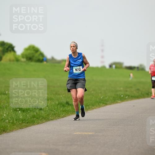 10.05.2026 - 8. Wedeler Halbmarathon Dr. Thomas Lammeyer http://msf.ph/oto/9702625 10.05.2026 11:48:05 Laufen 972 meine-sportfotos.de
