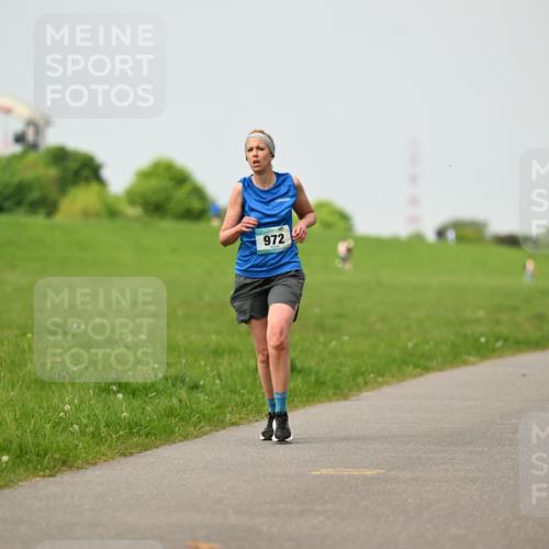 10.05.2026 - 8. Wedeler Halbmarathon Dr. Thomas Lammeyer http://msf.ph/oto/9702628 10.05.2026 11:48:06 Laufen 972 meine-sportfotos.de