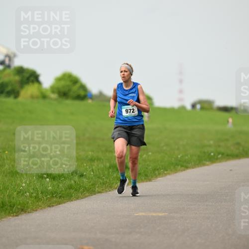 10.05.2026 - 8. Wedeler Halbmarathon Dr. Thomas Lammeyer http://msf.ph/oto/9702630 10.05.2026 11:48:06 Laufen 972 meine-sportfotos.de