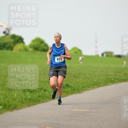 10.05.2026 - 8. Wedeler Halbmarathon Dr. Thomas Lammeyer http://msf.ph/oto/9702633 10.05.2026 11:48:06 Laufen 972 meine-sportfotos.de