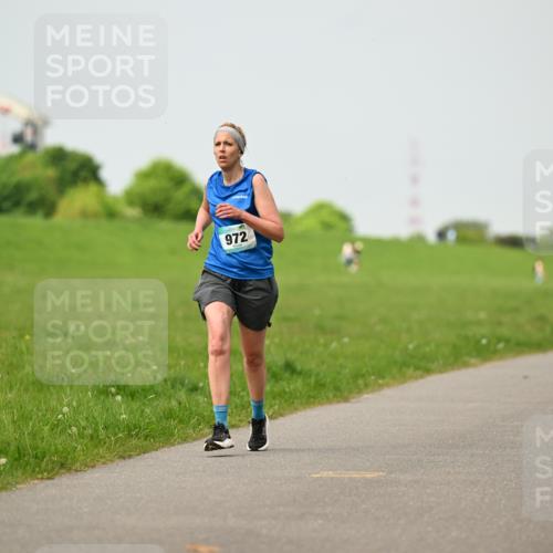 10.05.2026 - 8. Wedeler Halbmarathon Dr. Thomas Lammeyer http://msf.ph/oto/9702634 10.05.2026 11:48:06 Laufen 972 meine-sportfotos.de