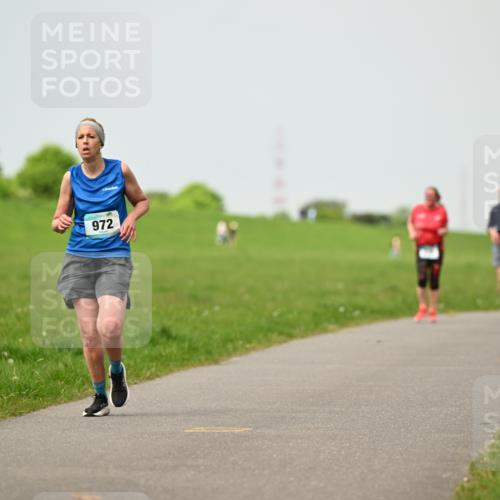 10.05.2026 - 8. Wedeler Halbmarathon Dr. Thomas Lammeyer http://msf.ph/oto/9702636 10.05.2026 11:48:07 Laufen 972 meine-sportfotos.de