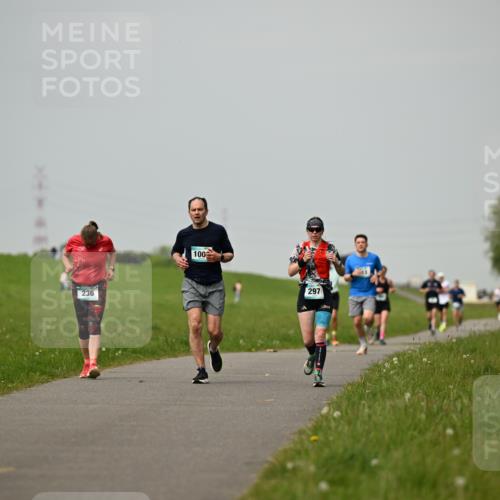 10.05.2026 - 8. Wedeler Halbmarathon Dr. Thomas Lammeyer http://msf.ph/oto/9702637 10.05.2026 11:48:12 Laufen 236, 100, 297 meine-sportfotos.de