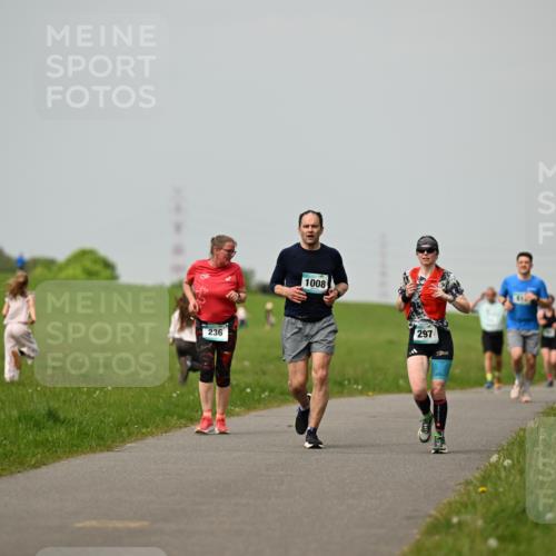 10.05.2026 - 8. Wedeler Halbmarathon Dr. Thomas Lammeyer http://msf.ph/oto/9702651 10.05.2026 11:48:14 Laufen 1008 meine-sportfotos.de