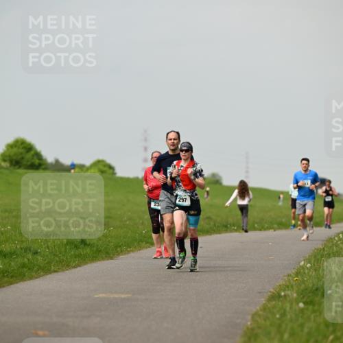 10.05.2026 - 8. Wedeler Halbmarathon Dr. Thomas Lammeyer http://msf.ph/oto/9702663 10.05.2026 11:48:15 Laufen 297 meine-sportfotos.de