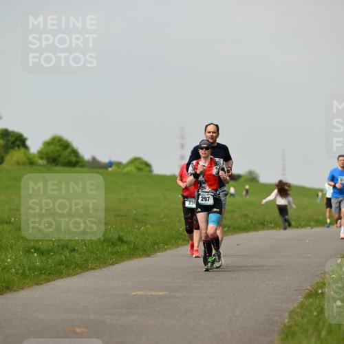 10.05.2026 - 8. Wedeler Halbmarathon Dr. Thomas Lammeyer http://msf.ph/oto/9702665 10.05.2026 11:48:16 Laufen 236, 297 meine-sportfotos.de