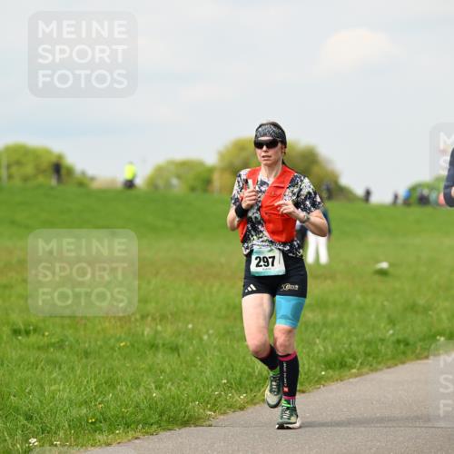 10.05.2026 - 8. Wedeler Halbmarathon Dr. Thomas Lammeyer http://msf.ph/oto/9702690 10.05.2026 11:48:21 Laufen 297, 1008 meine-sportfotos.de