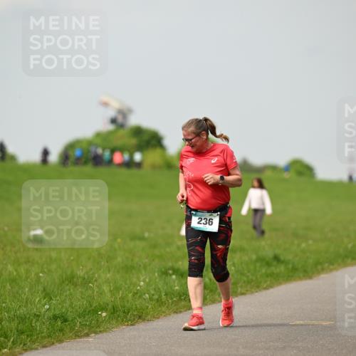 10.05.2026 - 8. Wedeler Halbmarathon Dr. Thomas Lammeyer http://msf.ph/oto/9702696 10.05.2026 11:48:23 Laufen 236 meine-sportfotos.de