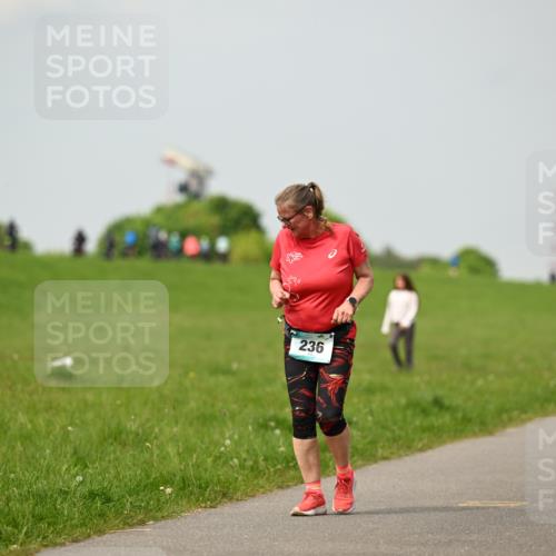 10.05.2026 - 8. Wedeler Halbmarathon Dr. Thomas Lammeyer http://msf.ph/oto/9702697 10.05.2026 11:48:23 Laufen 236 meine-sportfotos.de