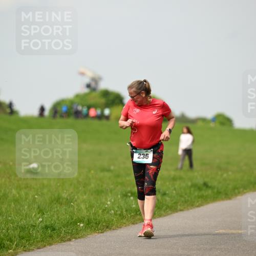 10.05.2026 - 8. Wedeler Halbmarathon Dr. Thomas Lammeyer http://msf.ph/oto/9702698 10.05.2026 11:48:23 Laufen 236 meine-sportfotos.de