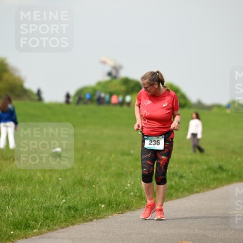10.05.2026 - 8. Wedeler Halbmarathon Dr. Thomas Lammeyer http://msf.ph/oto/9702700 10.05.2026 11:48:23 Laufen 236 meine-sportfotos.de