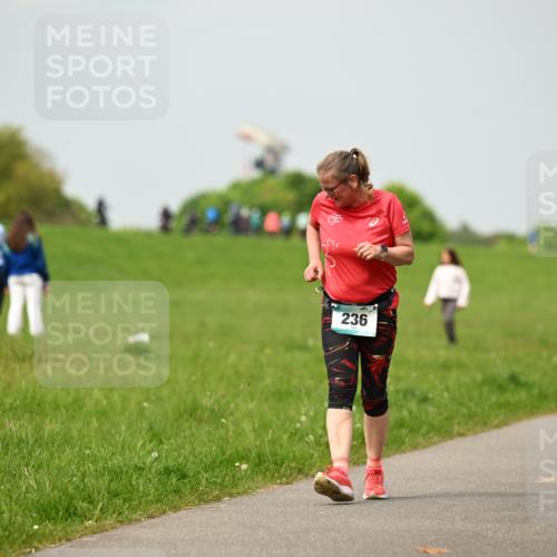 10.05.2026 - 8. Wedeler Halbmarathon Dr. Thomas Lammeyer http://msf.ph/oto/9702701 10.05.2026 11:48:23 Laufen 236 meine-sportfotos.de