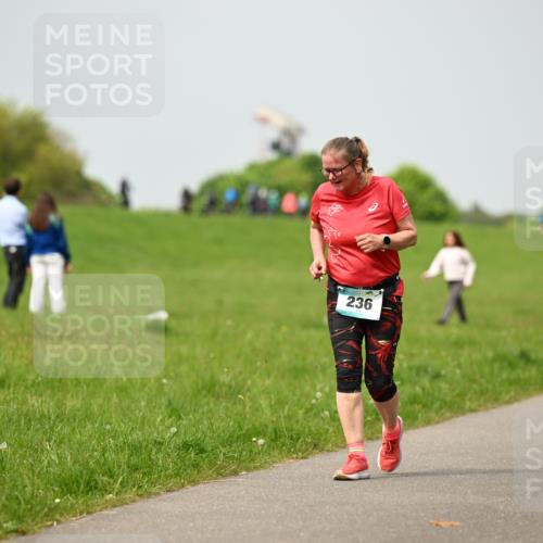 10.05.2026 - 8. Wedeler Halbmarathon Dr. Thomas Lammeyer http://msf.ph/oto/9702702 10.05.2026 11:48:24 Laufen 236 meine-sportfotos.de