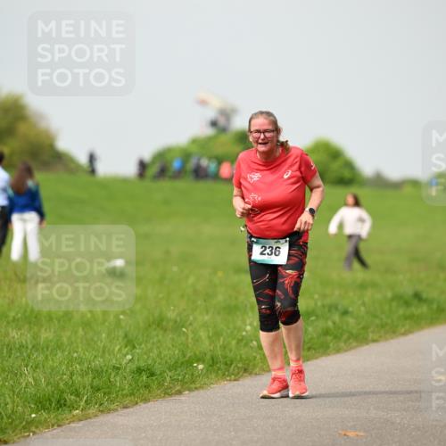 10.05.2026 - 8. Wedeler Halbmarathon Dr. Thomas Lammeyer http://msf.ph/oto/9702703 10.05.2026 11:48:24 Laufen 236 meine-sportfotos.de