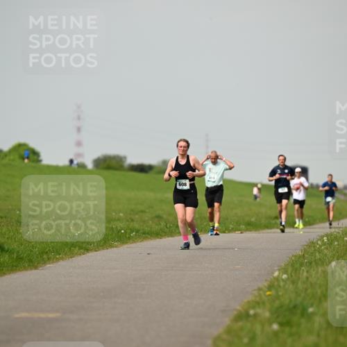 10.05.2026 - 8. Wedeler Halbmarathon Dr. Thomas Lammeyer http://msf.ph/oto/9702722 10.05.2026 11:48:28 Laufen 608 meine-sportfotos.de