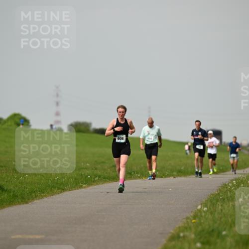 10.05.2026 - 8. Wedeler Halbmarathon Dr. Thomas Lammeyer http://msf.ph/oto/9702729 10.05.2026 11:48:29 Laufen 608 meine-sportfotos.de