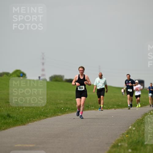 10.05.2026 - 8. Wedeler Halbmarathon Dr. Thomas Lammeyer http://msf.ph/oto/9702730 10.05.2026 11:48:29 Laufen 608 meine-sportfotos.de