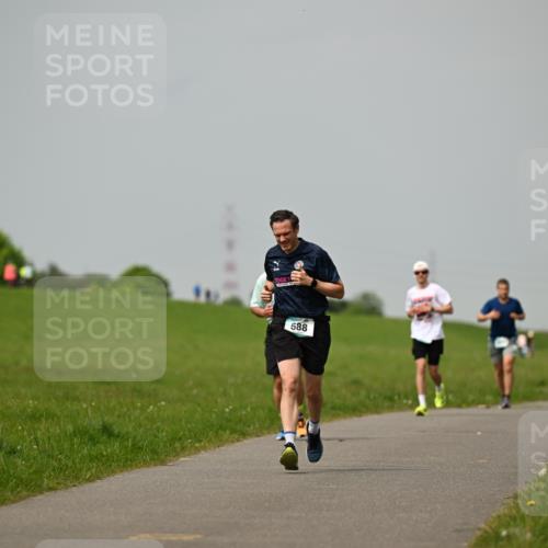 10.05.2026 - 8. Wedeler Halbmarathon Dr. Thomas Lammeyer http://msf.ph/oto/9702774 10.05.2026 11:48:40 Laufen 588 meine-sportfotos.de