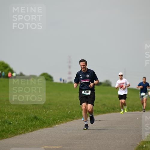 10.05.2026 - 8. Wedeler Halbmarathon Dr. Thomas Lammeyer http://msf.ph/oto/9702776 10.05.2026 11:48:40 Laufen 588 meine-sportfotos.de