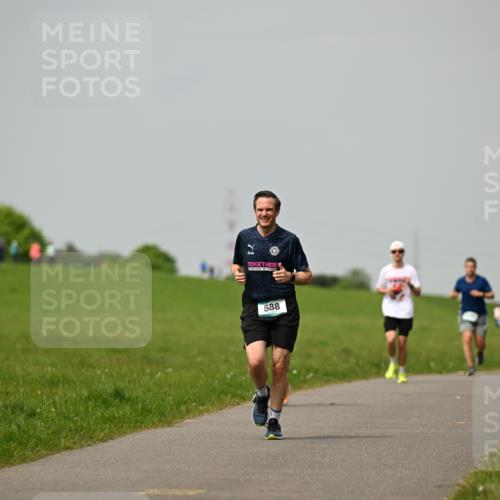 10.05.2026 - 8. Wedeler Halbmarathon Dr. Thomas Lammeyer http://msf.ph/oto/9702777 10.05.2026 11:48:41 Laufen 588 meine-sportfotos.de