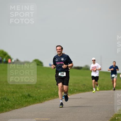 10.05.2026 - 8. Wedeler Halbmarathon Dr. Thomas Lammeyer http://msf.ph/oto/9702778 10.05.2026 11:48:41 Laufen 588 meine-sportfotos.de