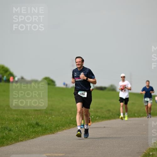10.05.2026 - 8. Wedeler Halbmarathon Dr. Thomas Lammeyer http://msf.ph/oto/9702779 10.05.2026 11:48:41 Laufen 588 meine-sportfotos.de
