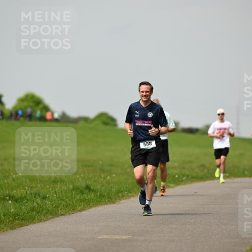 10.05.2026 - 8. Wedeler Halbmarathon Dr. Thomas Lammeyer http://msf.ph/oto/9702780 10.05.2026 11:48:41 Laufen 588 meine-sportfotos.de