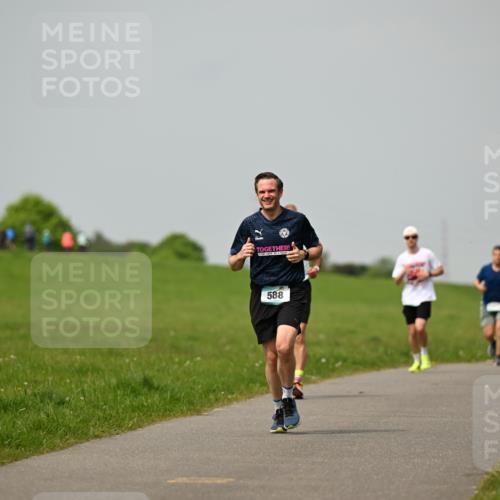10.05.2026 - 8. Wedeler Halbmarathon Dr. Thomas Lammeyer http://msf.ph/oto/9702781 10.05.2026 11:48:41 Laufen 588 meine-sportfotos.de
