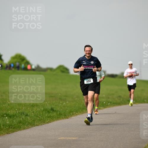 10.05.2026 - 8. Wedeler Halbmarathon Dr. Thomas Lammeyer http://msf.ph/oto/9702783 10.05.2026 11:48:41 Laufen 588 meine-sportfotos.de